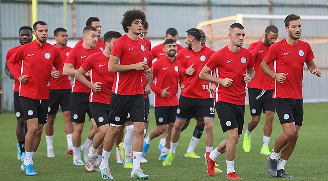 Çaykur Rizespor'da Trabzonspor mesaisi devam ediyor