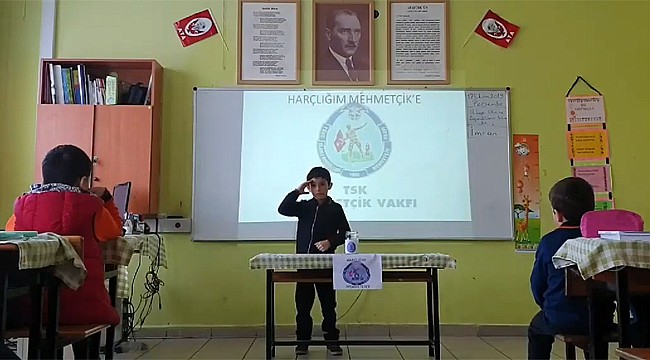 Rize'de minik öğrenciler harçlıkları ile Mehmetçik'e destek verdi