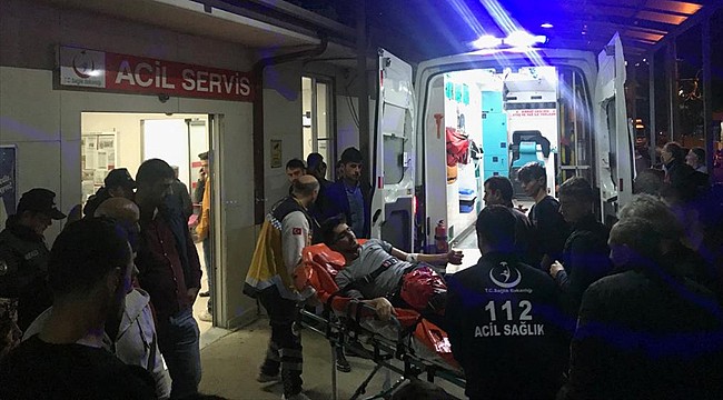 Rize plakalı otomobil Of'ta kaza yaptı: 20 yaralı