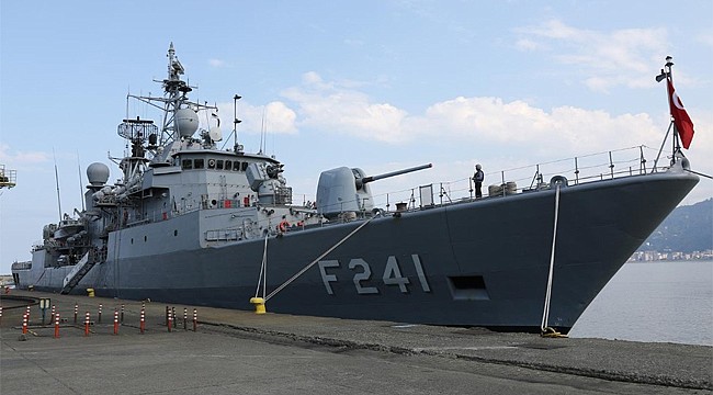 TCG Turgutreis (F-241) Fırkateyni Rize Limanına demir attı