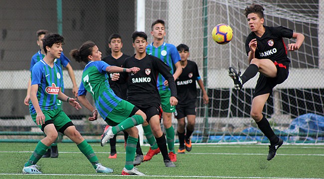 Çaykur Rizespor U14 rövanşı aynı skorla aldı