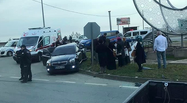 Rize'de halk otobüsü ile otomobil çarpıştı: 1 ölü