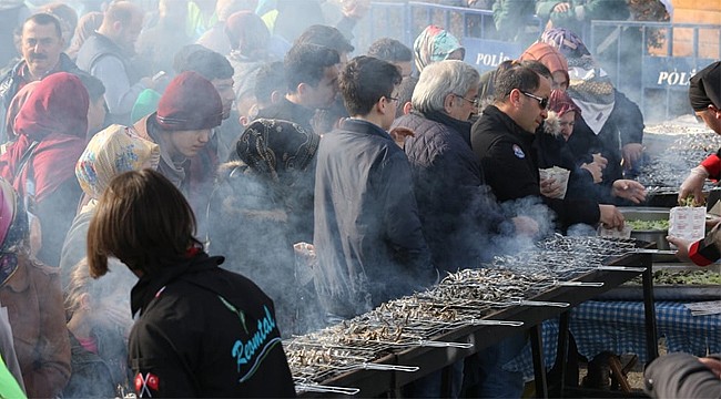 Rize'de hamsi festivalinde 2,5 ton hamsi tüketildi
