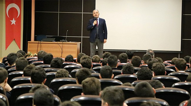 Kimse başarı merdivenlerini elleri cebinde tırmanmamıştır