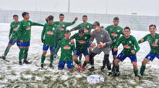 Çaykur Rizespor U17'den kar altında 3 puan