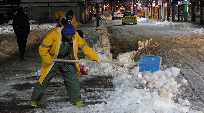 Rize'de kar temizleme çalışmaları 24 saat sürüyor