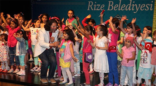 Rizeli çocuklar Burak Abi ile eğlendi