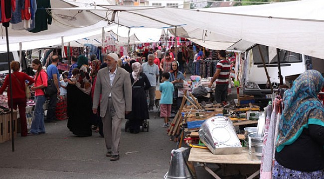 Rizeli, semt pazarına akın ediyor