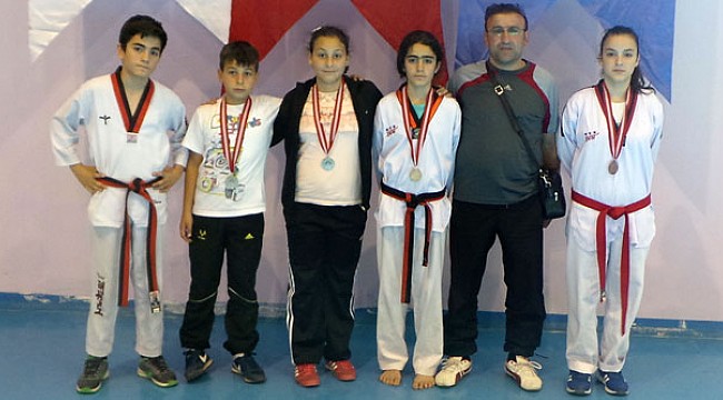 Rizeli tekvandocular elleri boş dönmedi