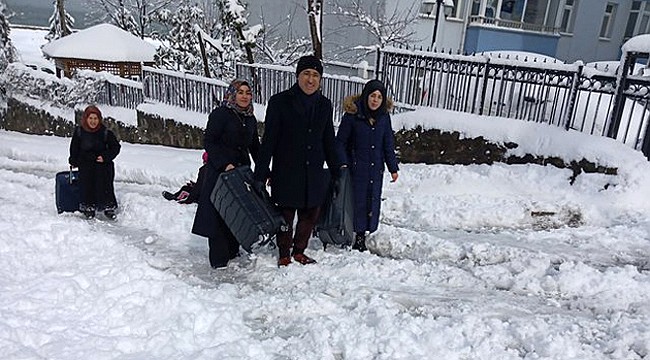 RTEÜ Rektörü Karaman öğrencilerine yardım etti