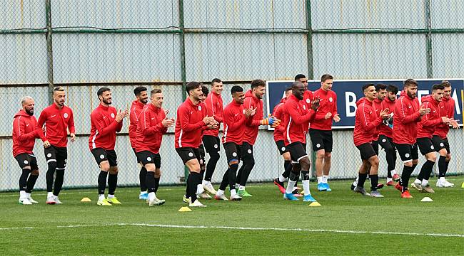 Çaykur Rizespor sahaya iniyor