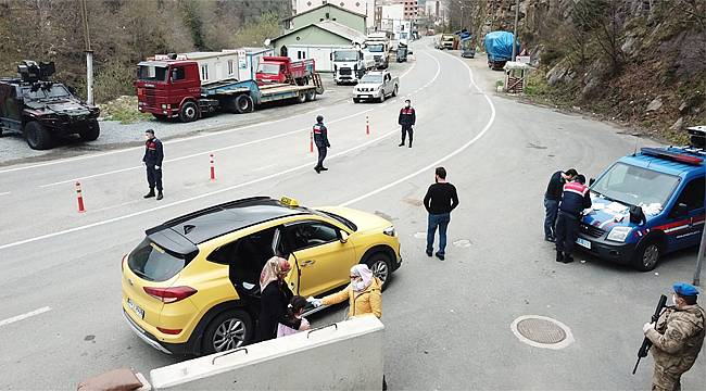 İl dışından Rize'ye gelen her araç tek tek kontrol ediliyor