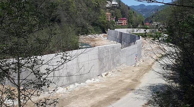 Güneysu'da HES değil adeta Berlin Duvarı yapılıyor