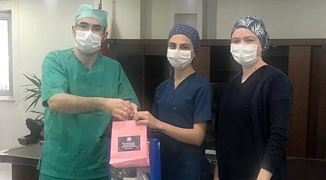 Rize'de korona virüsü yenen bir hemşire daha görevine başladı