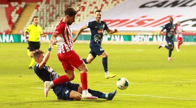 Çaykur Rizespor Antalya'dan boş döndü