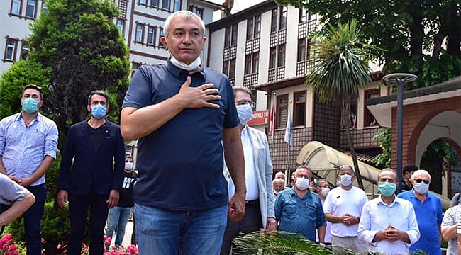 Fındıklı Belediyesi'ne kayyum atanacağı iddiaları üzerine halk sokağa çıktı