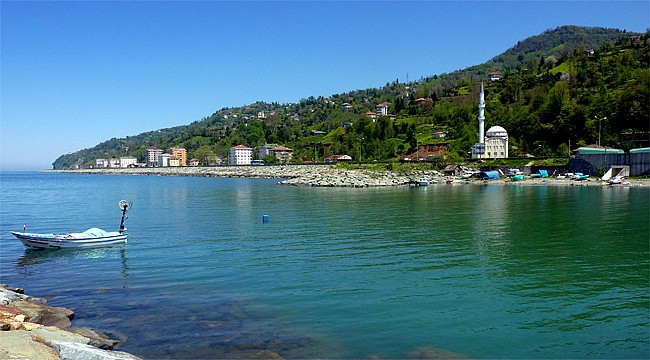 Çayeli'nde kurallara uymayan plaj işletmecilerine ceza kesildi