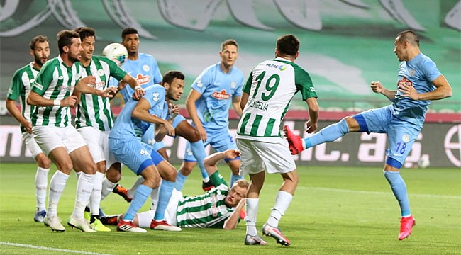 Çaykur Rizespor penaltı golüyle yıkıldı