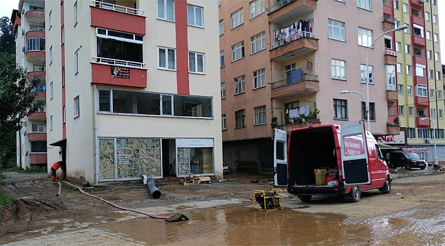 Rize'de yaşanan selde 2 kişi öldü: 80 kişi kurtarıldı