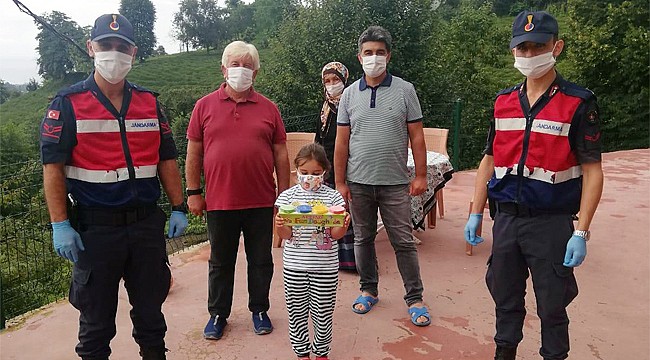 Küçük Beril'in oyun hamuru Komutan ağabeylerinden