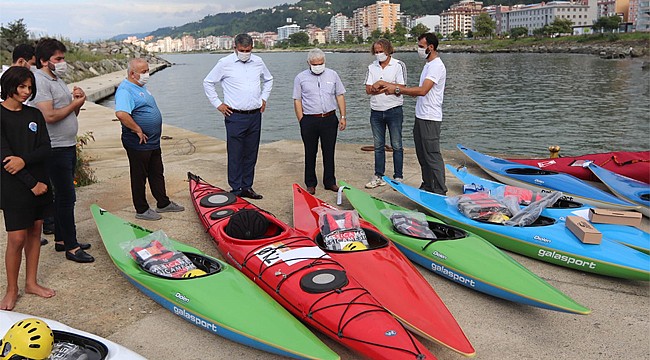 Rize'de kano kulüplerine malzeme yardımı yapıldı