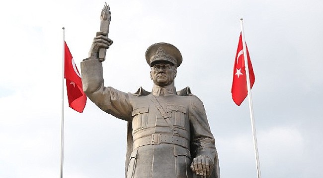 Rize'deki Atatürk Anıtı yeni görünümüne kavuştu