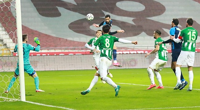 Çaykur Rizespor seneyi berabere kapattı