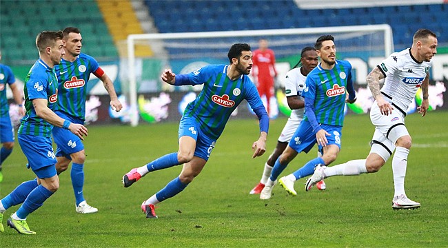 Çaykur Rizespor uzatmalarda 1 puanı aldı