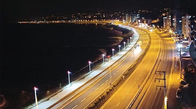 Rize'nin sahilleri ışıl ışıl olmaya devam ediyor