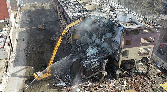 Rize'de Belediye Bloklarının yıkımına başlandı