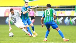Çaykur Rizespor galibiyeti plakasıyla aldı