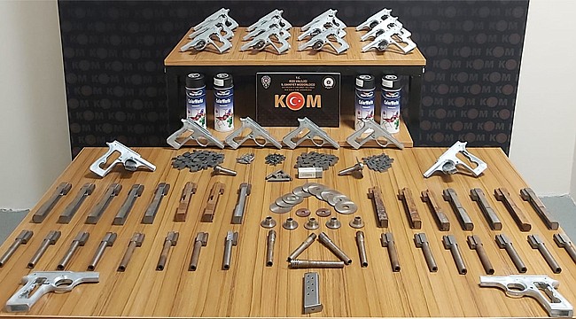 Rize'de durdurulan araçta silah kaçakçısı yakayı ele verdi