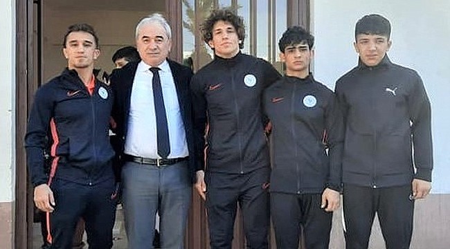 Rizeli Güreşçiler Şampiyon olarak döndüler