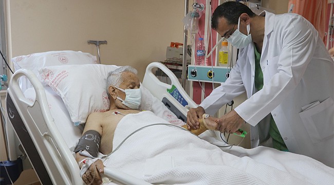 88 yaşındaki hasta Rize'de hayata tutundu