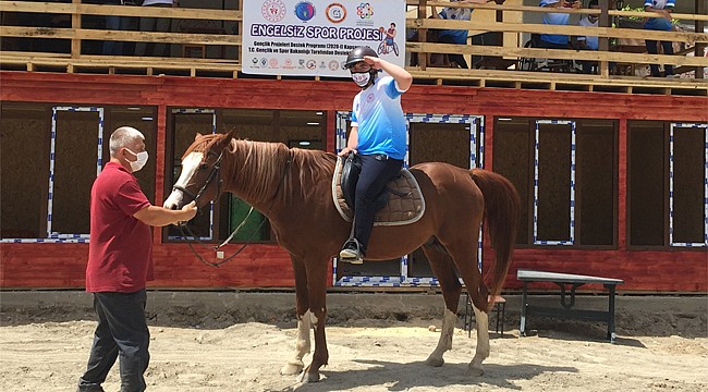 Rize'de engeller at üstünde aşıldı