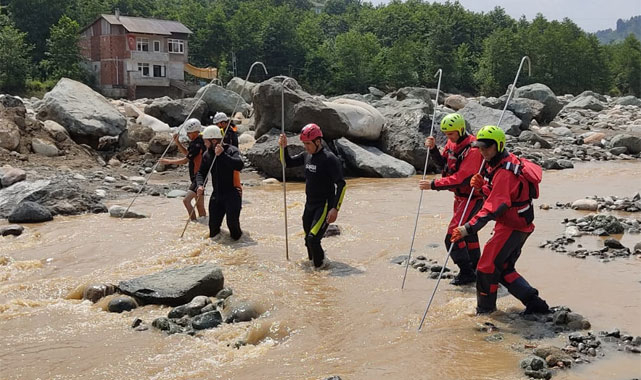 Rize'deki selde kaybolan 2 vatandaş 244 personelle aranıyor