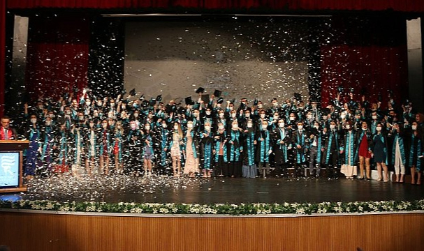 RTEÜ Tıp Fakültesi 8. Dönem mezunlarını verdi