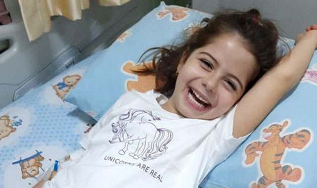 6 yaşındaki Lösemi Hastası Elisa, koronavirüse yenildi