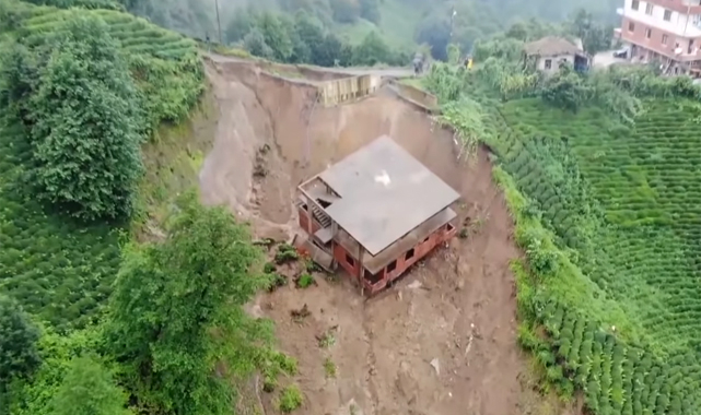 Çayeli'nde 3 katlı bina heyelanda sürüklendi