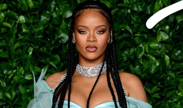 Rihanna geceye damga vurdu