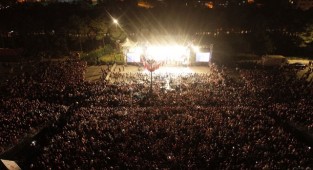 Hande Yener ve Demet Akalın yıllar sonra aynı sahnede