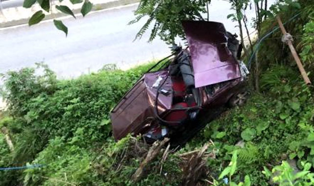 Pazar'da otomobil şarampole yuvarlandı: 2 yaralı