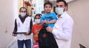 Yetimler Vakfı'ndan kırtasiye yardımı