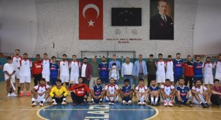 Rize Belediyespor Hentbol'da 2. Lige yükseldi