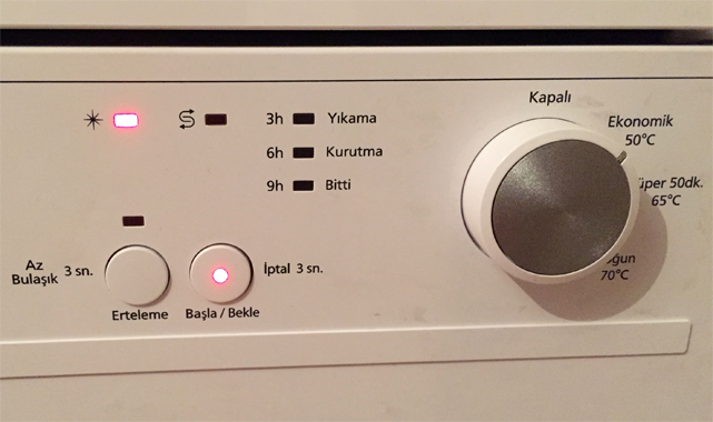 Bulaşık Makinesinin Tuz Işığı Neden Sürekli Yanar? Tuz Işığı Nasıl Söner?