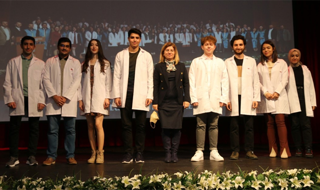 RTEÜ Diş Hekimliği öğrencileri Beyaz önlüklerini giydi