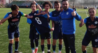 Çaykur Rizespor U16, galibiyeti İmran Gür'e armağan etti