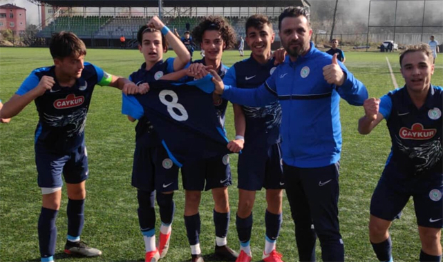 Çaykur Rizespor U16, galibiyeti İmran Gür'e armağan etti