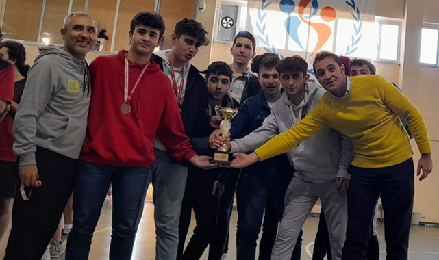 Hentbolda Rize'nin lise birincileri belli oldu