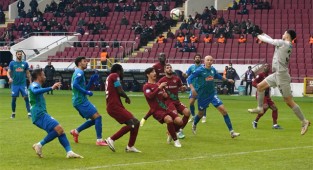 Çaykur Rizespor Hatay'da 1 puanı korudu